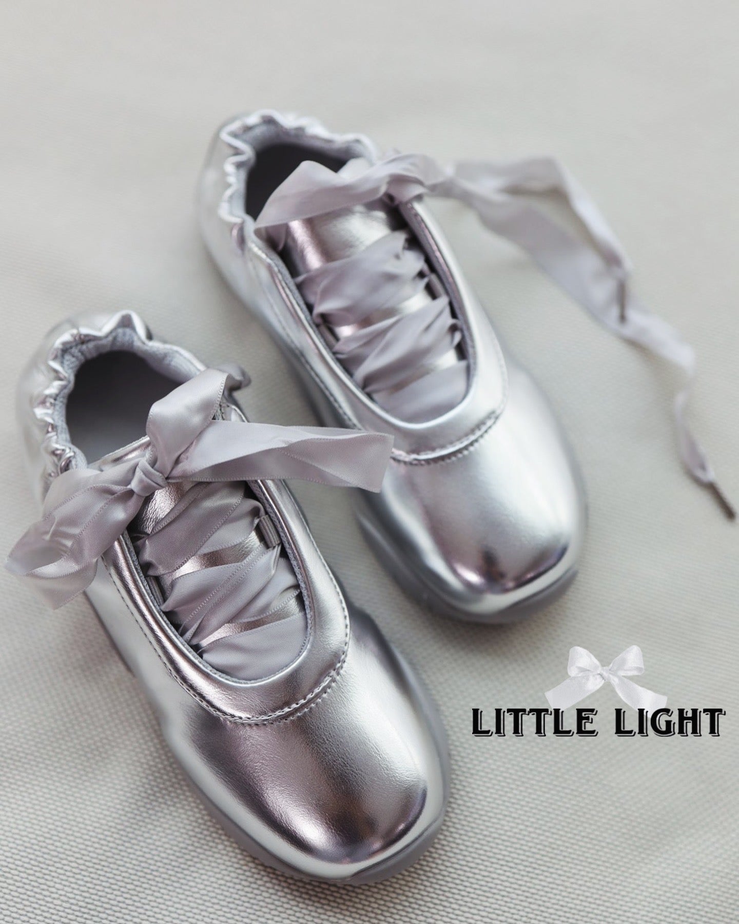 Shiny Ribbon Silver Sneakers