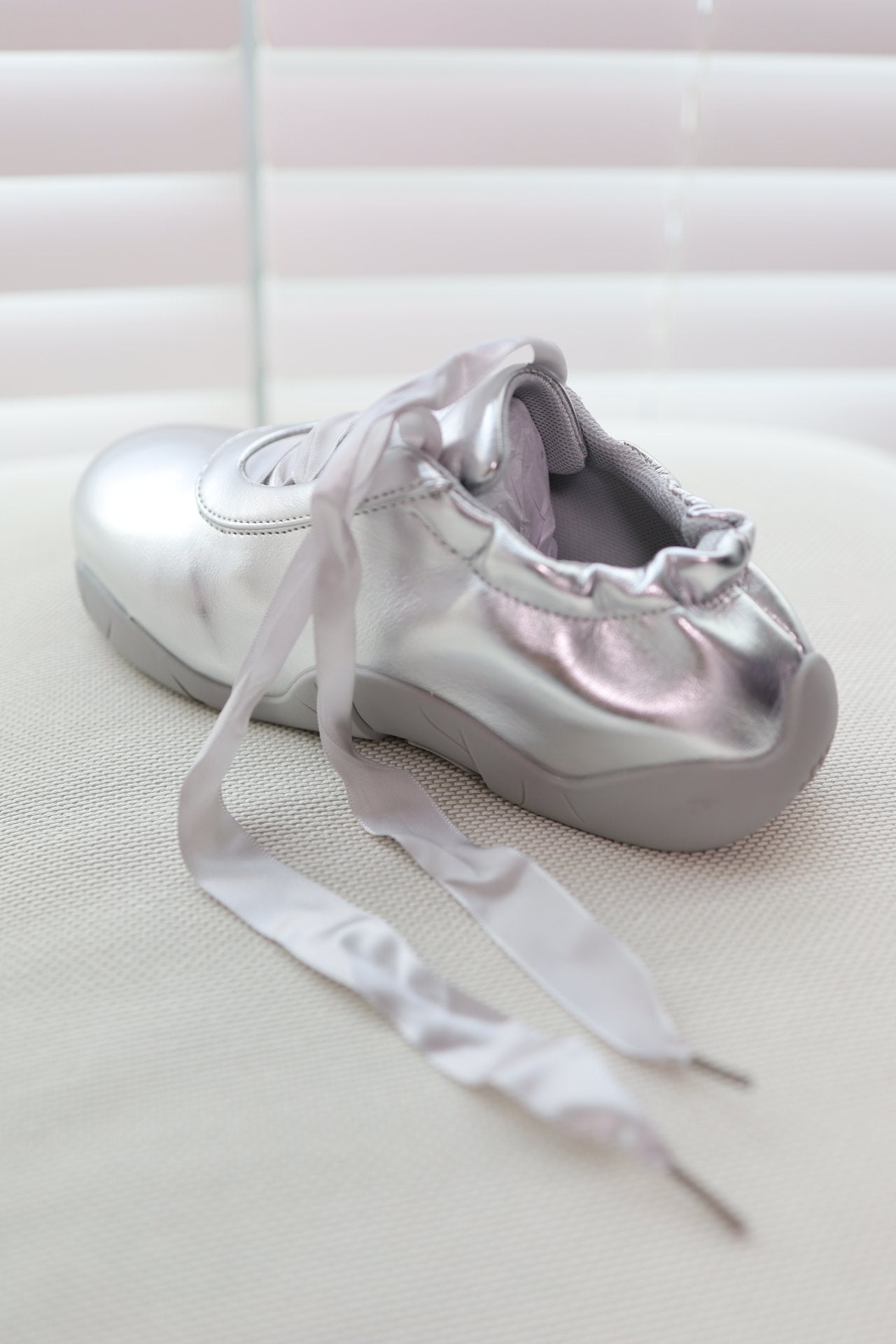 Shiny Ribbon Silver Sneakers