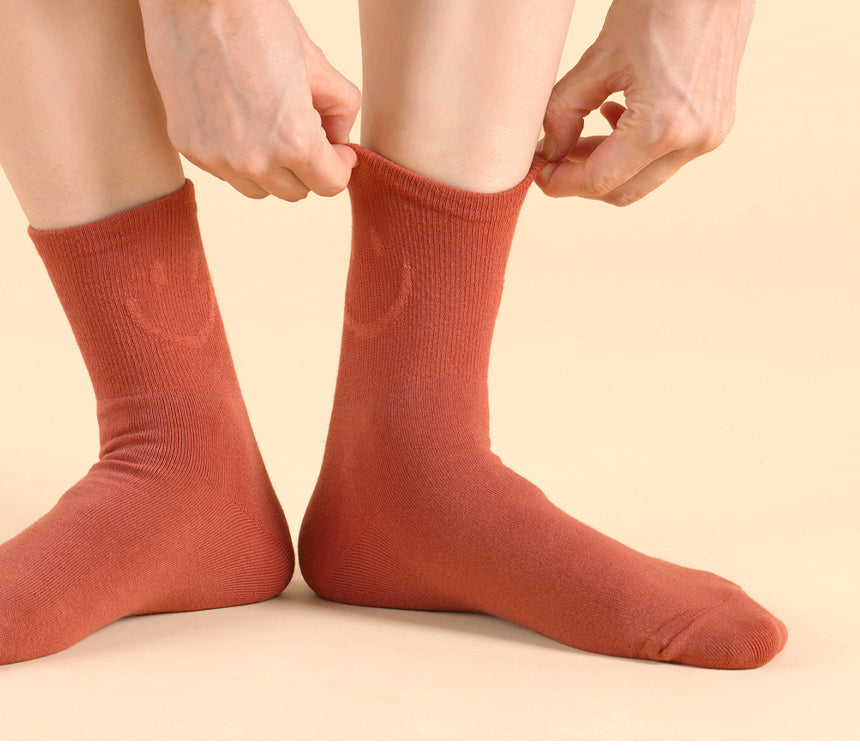 Smiley Emboss Crew Socks 5 Colors Cotton blend