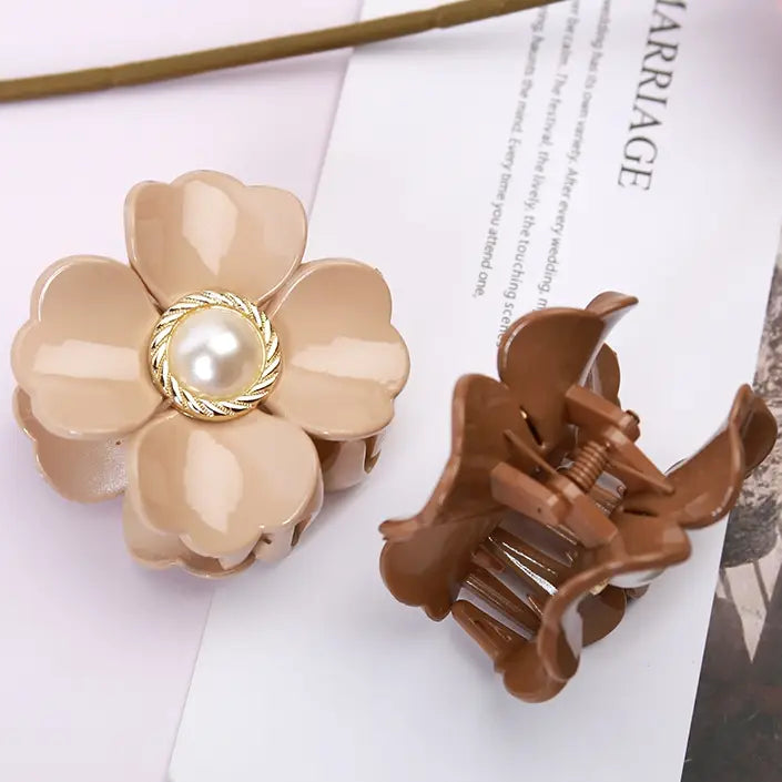 [SALE] Glossy Flower Hair Claw Clip with Pearl  – Elegant