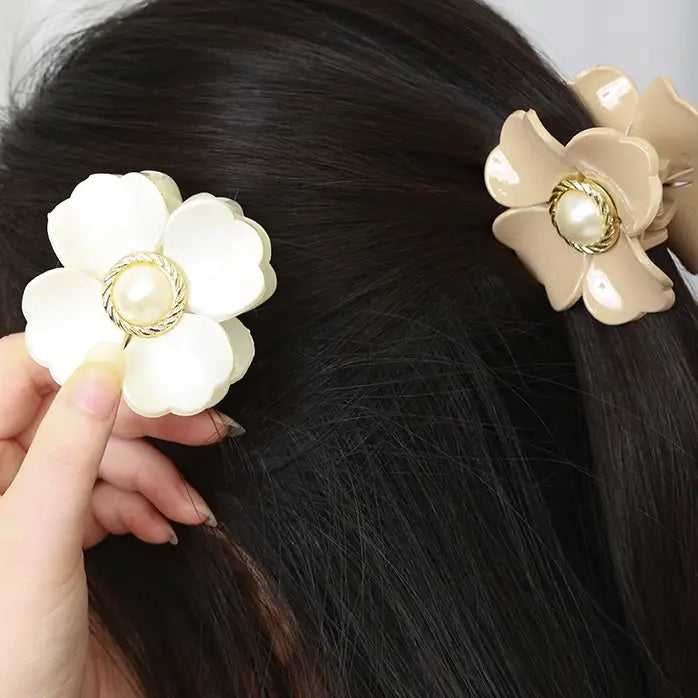 [SALE] Glossy Flower Hair Claw Clip with Pearl  – Elegant