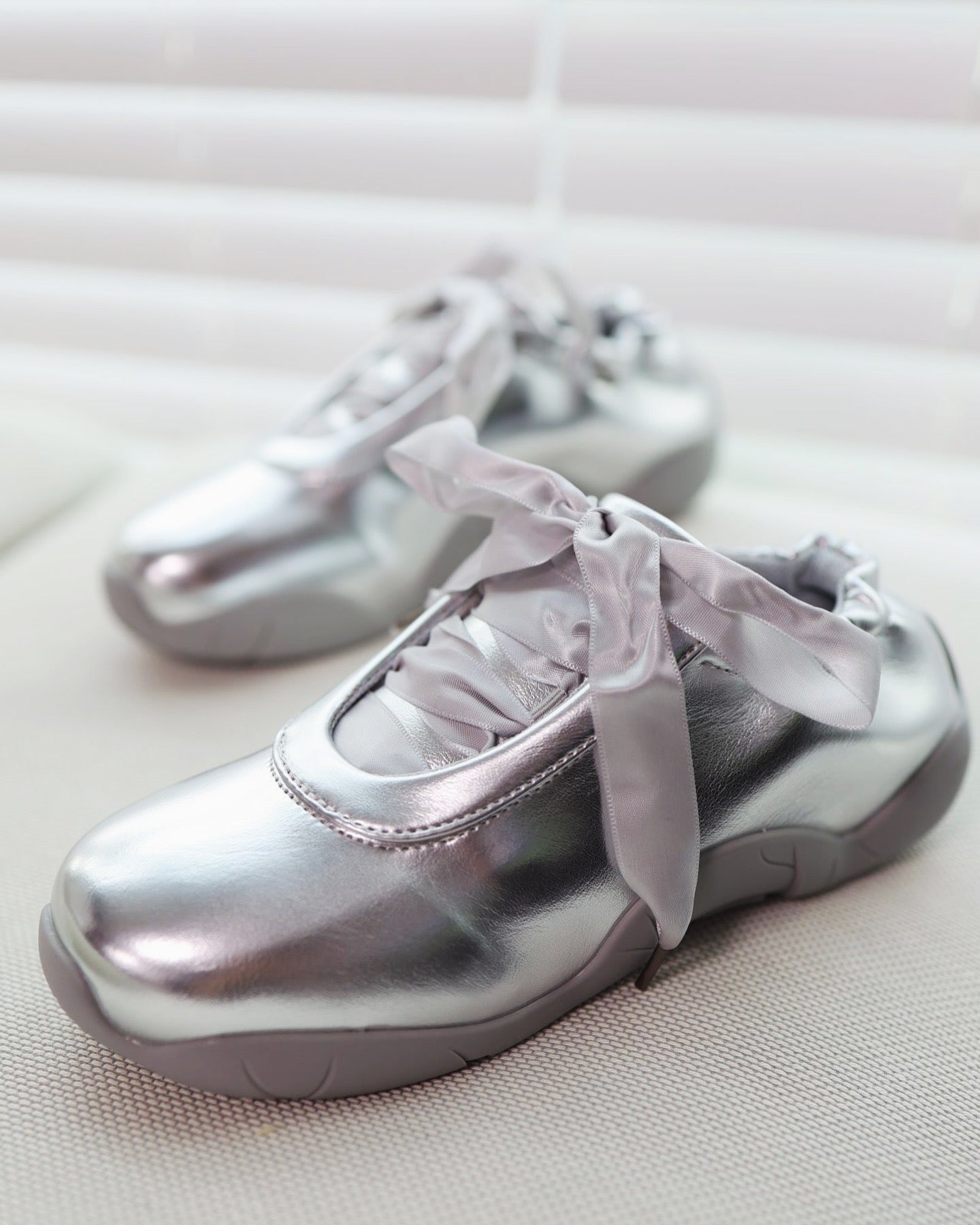 Shiny Ribbon Silver Sneakers