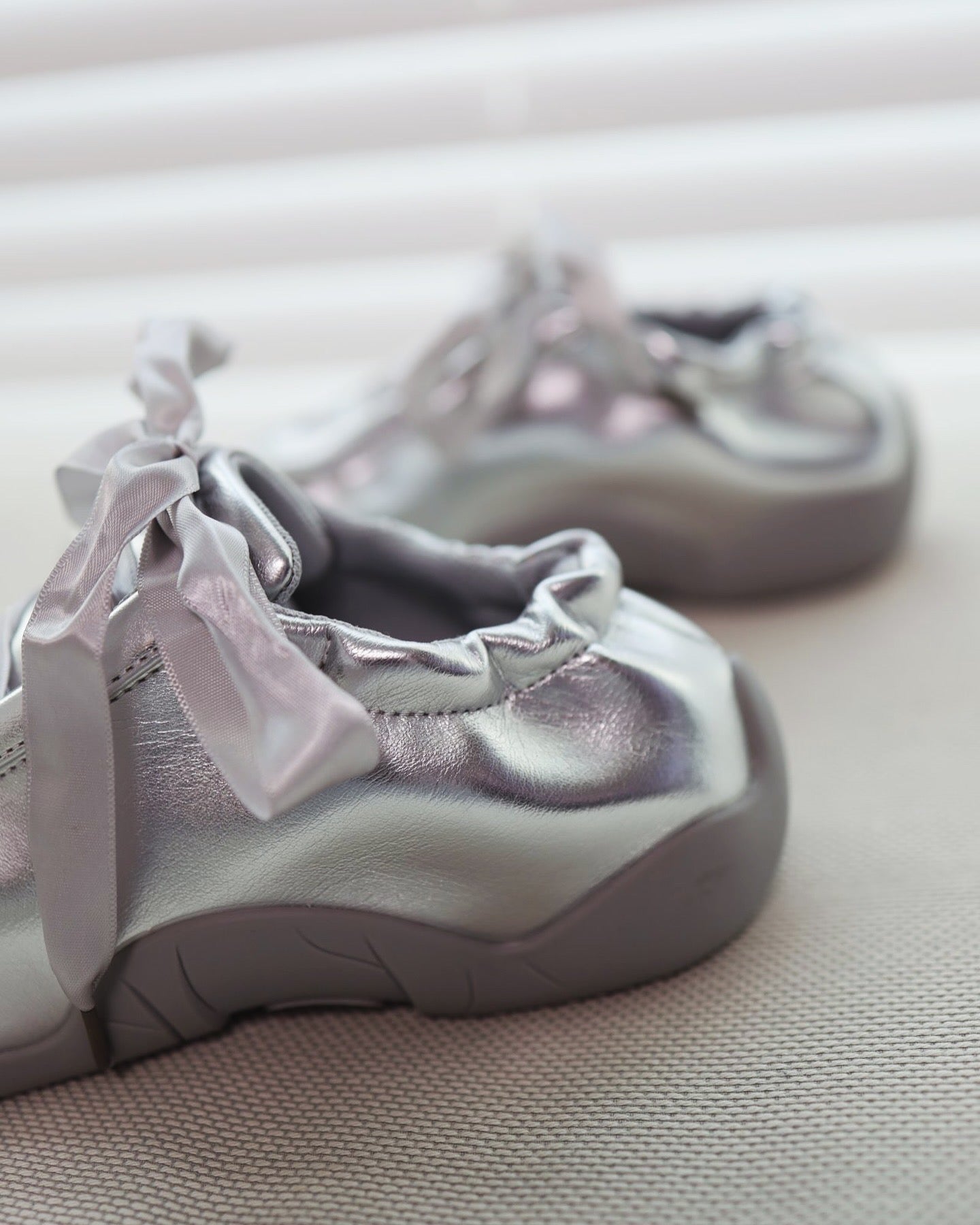 Shiny Ribbon Silver Sneakers