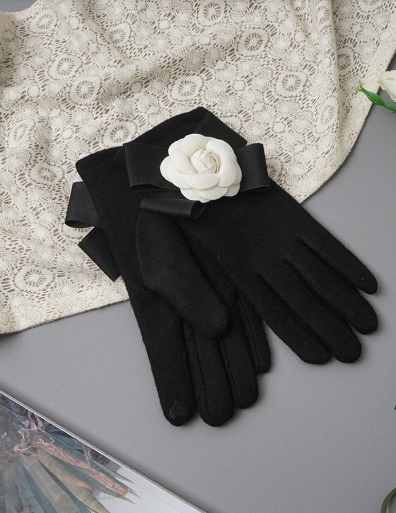 Camellia Ribbon Wool Gloves