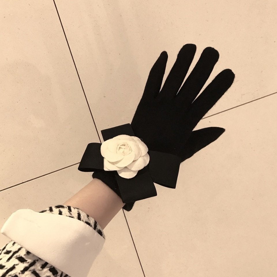Camellia Ribbon Wool Gloves