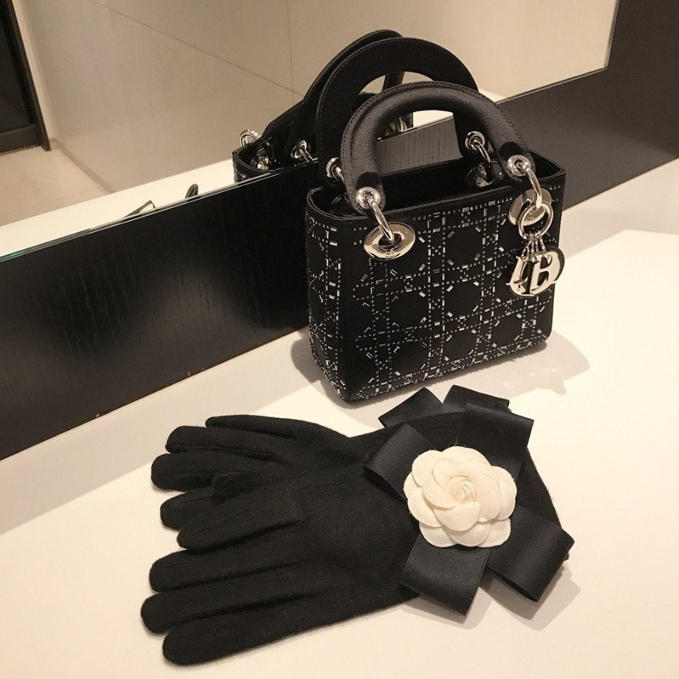 Camellia Ribbon Wool Gloves