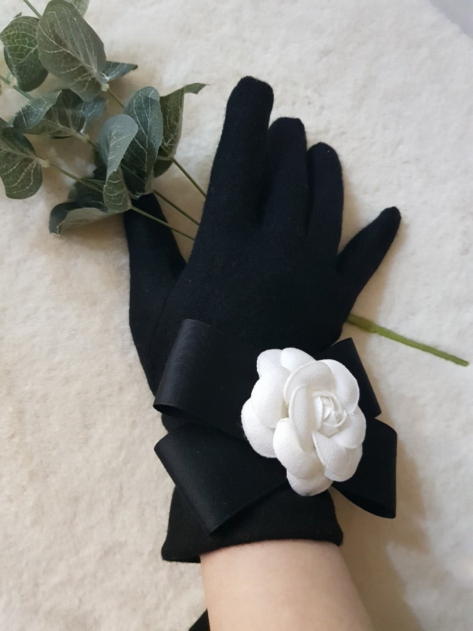 Camellia Ribbon Wool Gloves
