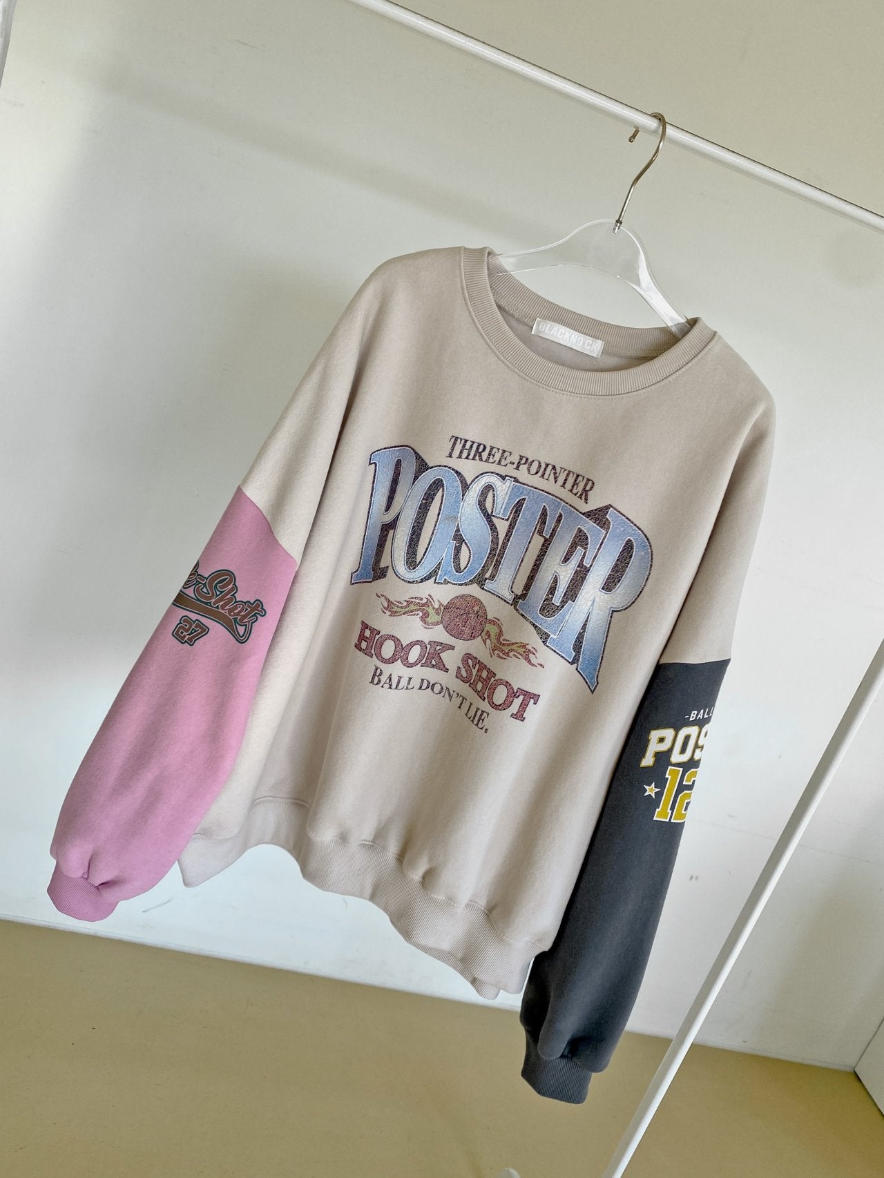 Poster Hook Shot Vintage Color-Block Sweatshirt