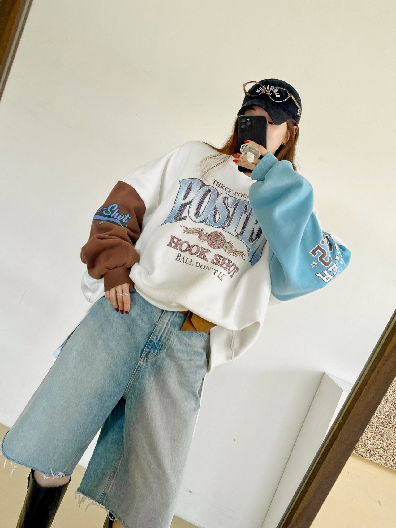 Poster Hook Shot Vintage Color-Block Sweatshirt