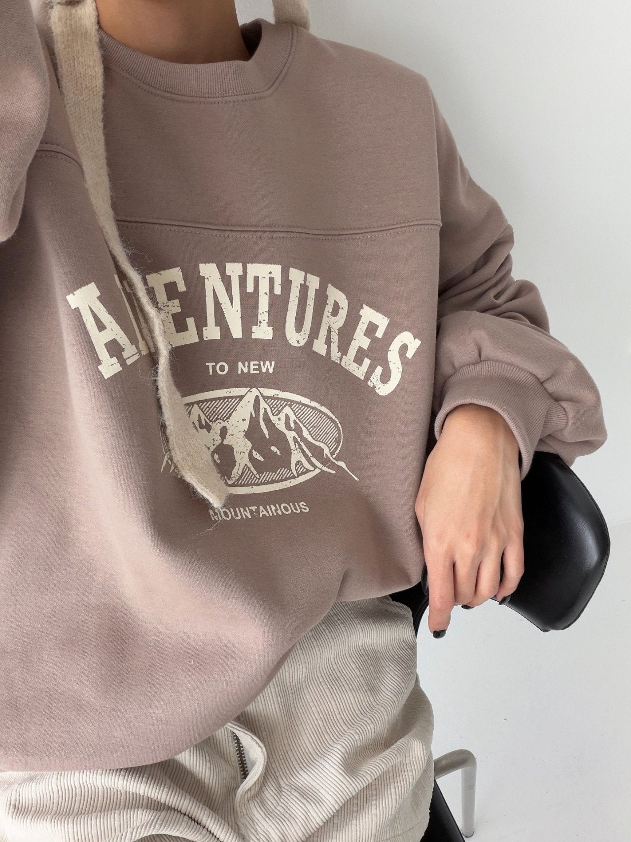Adventures Vintage Graphic Sweatshirt – Premium Korean Fleece, Oversize Fit