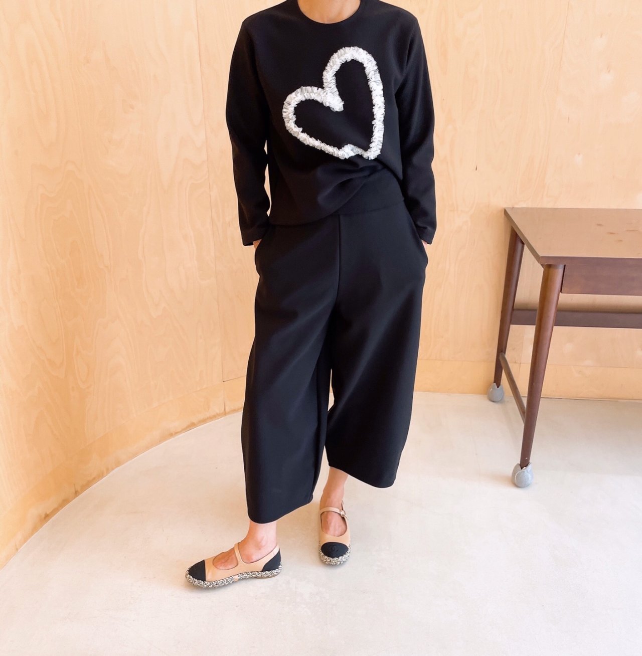 Ruffle Heart Appliqué Stretch Top (Made in Korea)