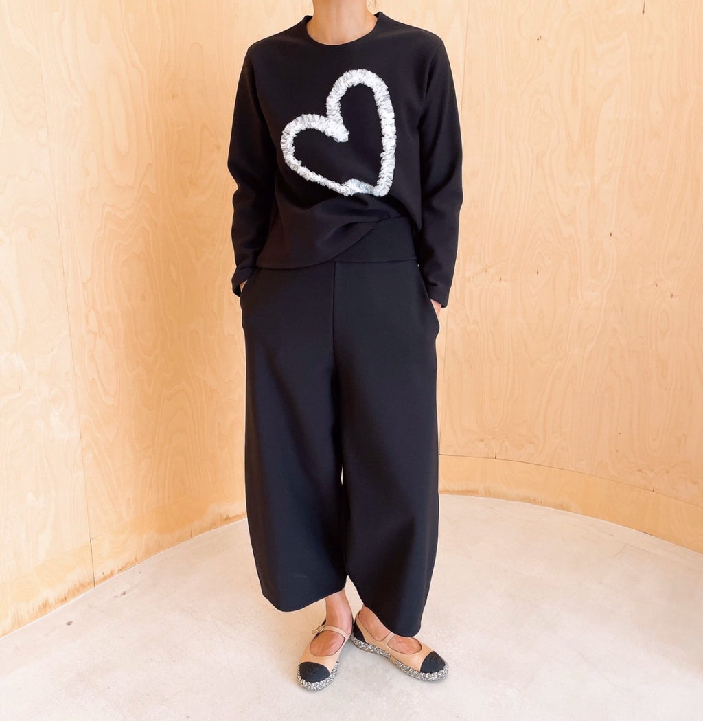 Ruffle Heart Appliqué Stretch Top (Made in Korea)