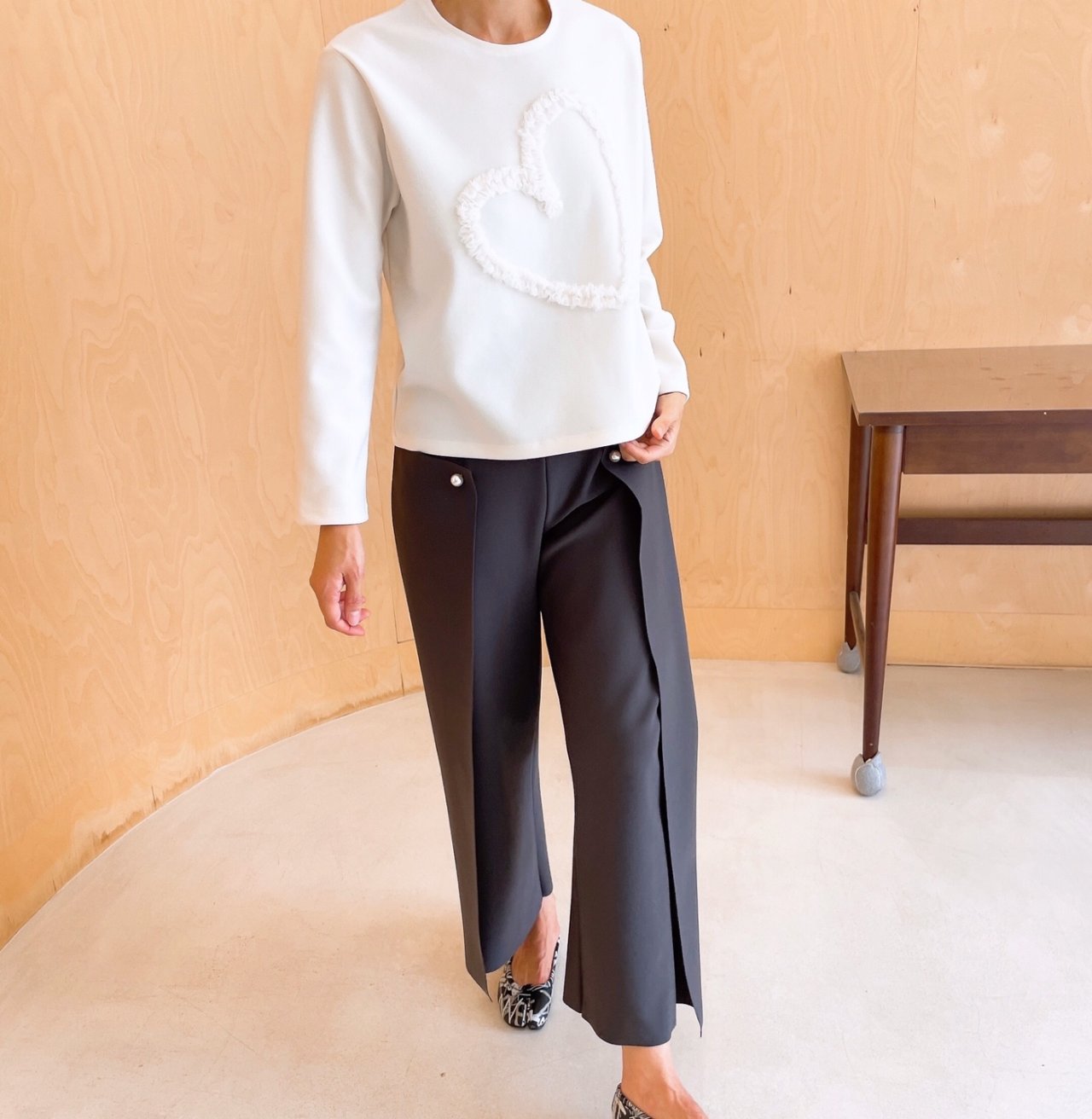 Ruffle Heart Appliqué Stretch Top (Made in Korea)