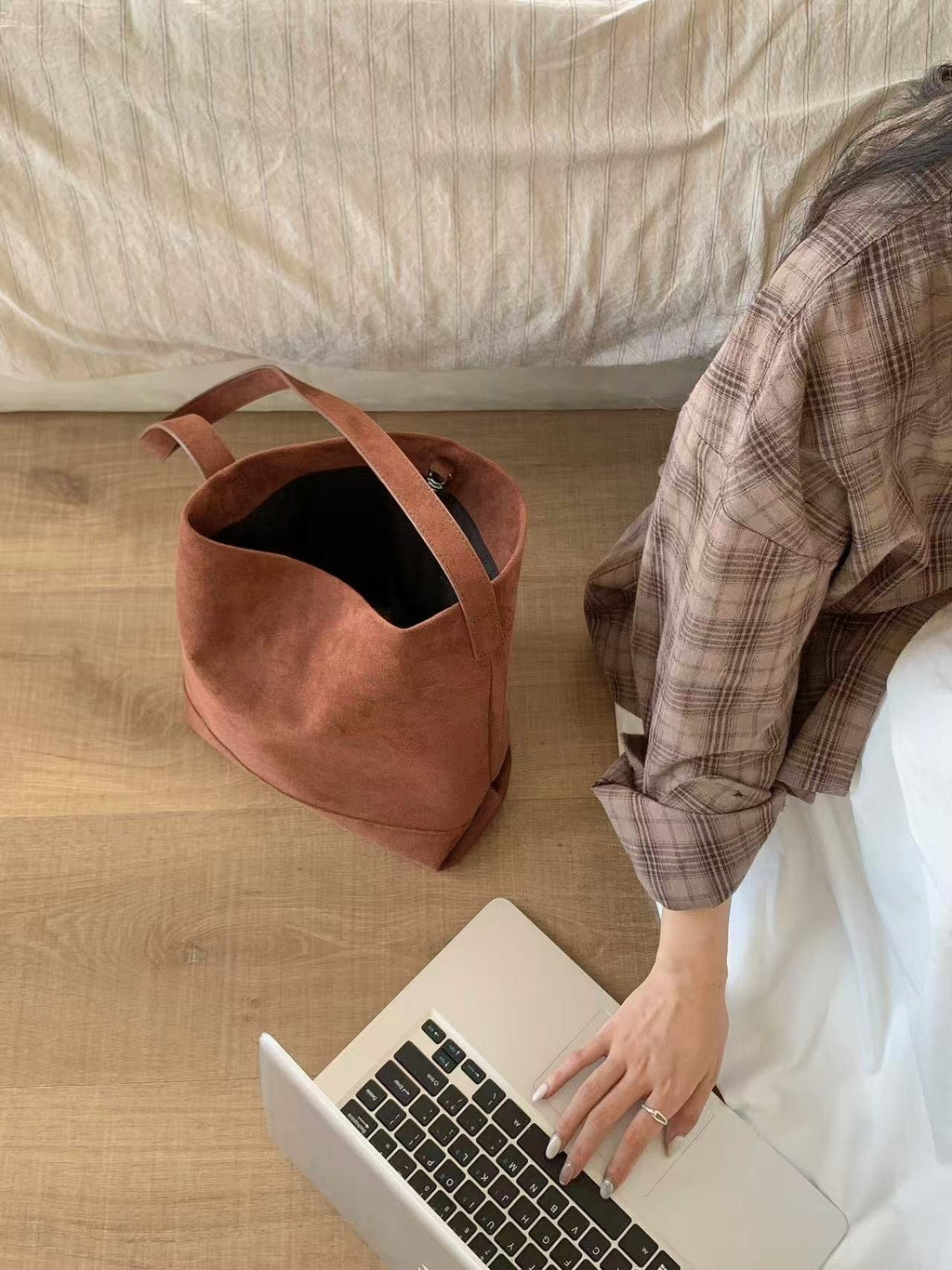 Mika Suede Daily Shoulder Bag