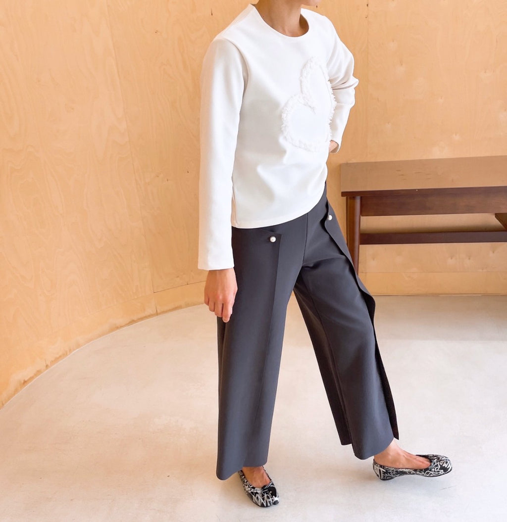 Ruffle Heart Appliqué Stretch Top (Made in Korea)