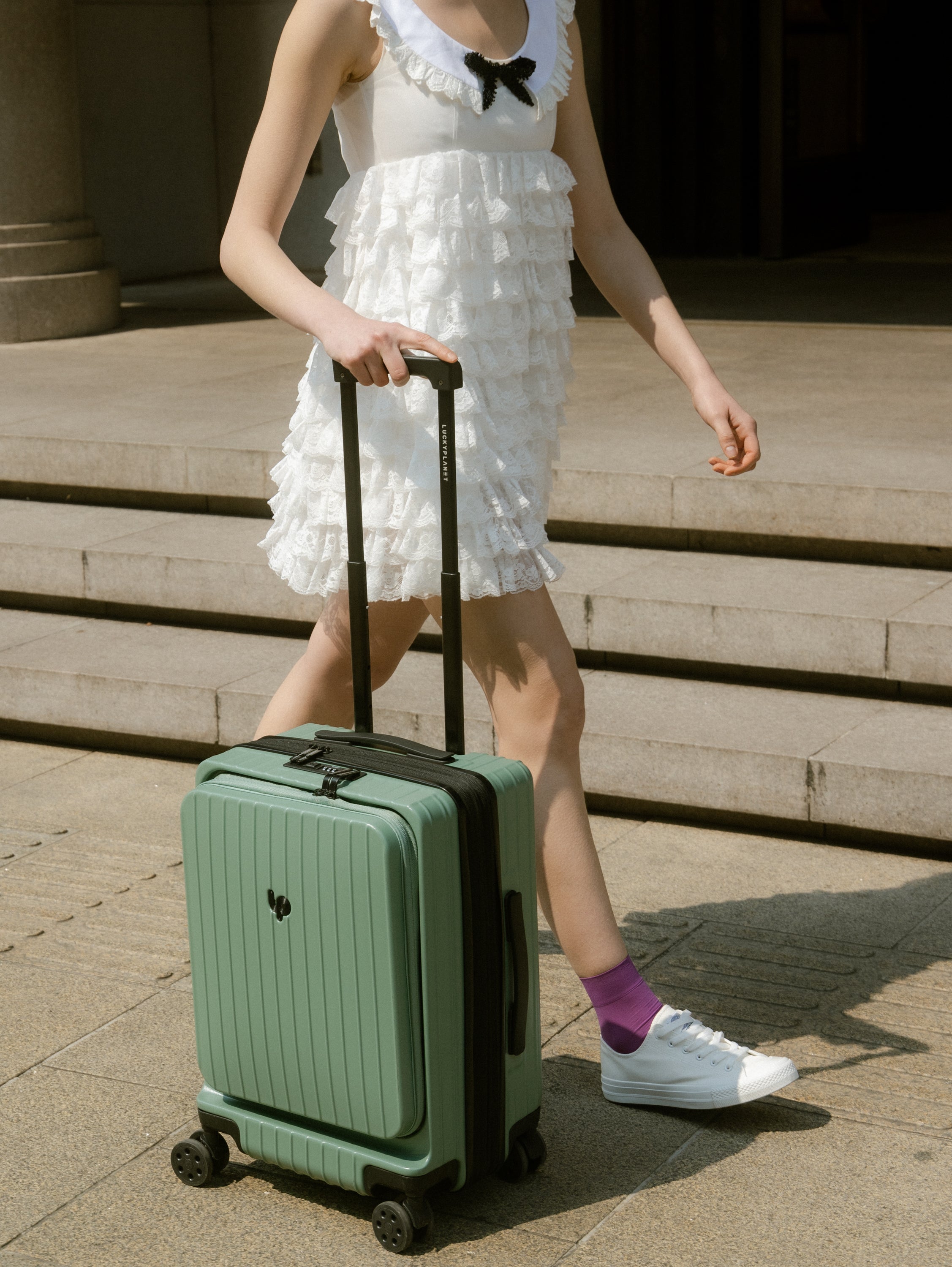 Gobeyond carry on suitcase Green with laptop pocket and cup holder