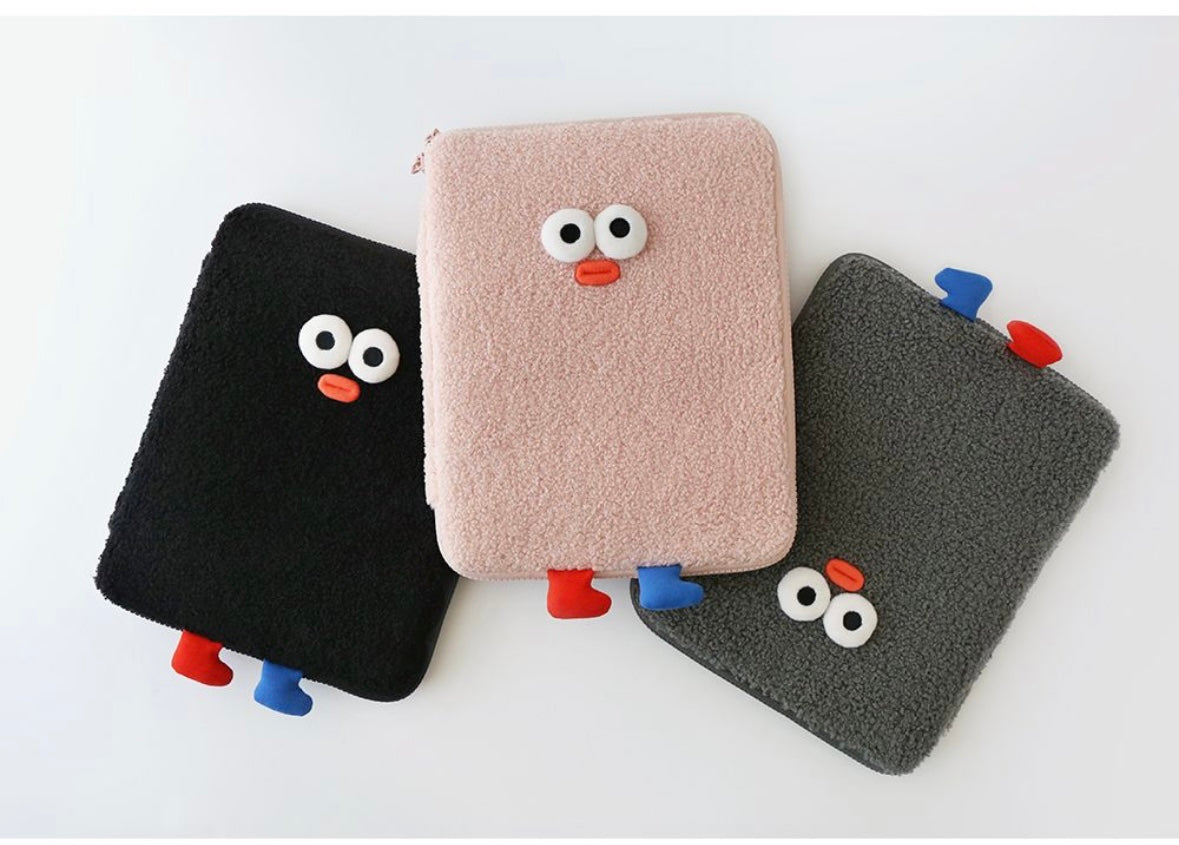 Pompom Boucle 11”laptop pouch